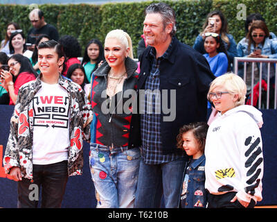 LOS ANGELES, Kalifornien, USA - 27. April: Kingston Rossdale, Gwen Stefani, Blake Shelton, Apollo Bowie Flynn Rossdale und Zuma Nesta Rock Rossdale bei der Weltpremiere von STX Filme'' UglyDolls" am Regal Cinemas L.A. statt ankommen Am 27. April 2019 in Los Angeles, Kalifornien, USA. (Foto von Xavier Collin/Image Press Agency) Stockfoto