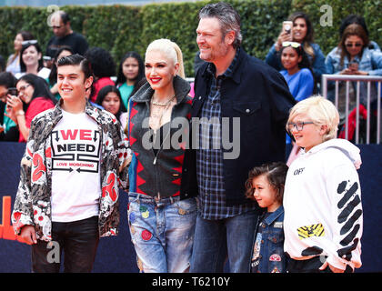 LOS ANGELES, Kalifornien, USA - 27. April: Kingston Rossdale, Gwen Stefani, Blake Shelton, Apollo Bowie Flynn Rossdale und Zuma Nesta Rock Rossdale bei der Weltpremiere von STX Filme'' UglyDolls" am Regal Cinemas L.A. statt ankommen Am 27. April 2019 in Los Angeles, Kalifornien, USA. (Foto von Xavier Collin/Image Press Agency) Stockfoto
