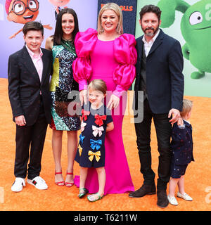 LOS ANGELES, Kalifornien, USA - 27. April: Seth Blackstock, Remington Alexander Blackstock, Savannah Blackstock, Kelly Clarkson, Fluss Rose Blackstock und Brandon Blackstock bei der Weltpremiere von STX Filme'' UglyDolls" am Regal Cinemas L.A. statt ankommen Am 27. April 2019 in Los Angeles, Kalifornien, USA. (Foto von Xavier Collin/Image Press Agency) Stockfoto