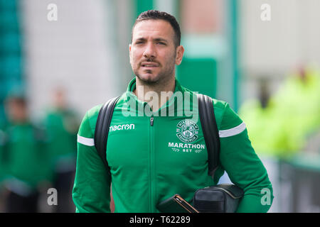 Edinburgh, Schottland, Großbritannien. 28. Apr 2019. Ofir Marciano von Hibernian kommt vor der Ladbrokes Premiership Übereinstimmung zwischen Hibernian und Herzen an Ostern Straße am 28. April 2019 in Edinbugh, UK. Nur die redaktionelle Nutzung, eine Lizenz für die gewerbliche Nutzung erforderlich. Keine Verwendung in Wetten, Spiele oder einer einzelnen Verein/Liga/player Veröffentlichung. Credit: Scottish Borders, Medien/Alamy leben Nachrichten Stockfoto