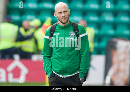 Edinburgh, Schottland, Großbritannien. 28. Apr 2019. David Gray von Hibernian kommt vor der Ladbrokes Premiership Übereinstimmung zwischen Hibernian und Herzen an Ostern Straße am 28. April 2019 in Edinbugh, UK. Nur die redaktionelle Nutzung, eine Lizenz für die gewerbliche Nutzung erforderlich. Keine Verwendung in Wetten, Spiele oder einer einzelnen Verein/Liga/player Veröffentlichung. Credit: Scottish Borders, Medien/Alamy leben Nachrichten Stockfoto