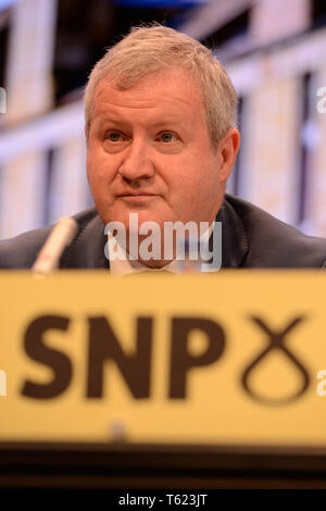 Edinburgh, Großbritannien. 28 Apr, 2019. SNP Westminster leader Ian Blackford auf der Plattform in der Frühjahrstagung die Scottish National Party im Edinburgh International Conference Centre. Credit: Ken Jack/Alamy leben Nachrichten Stockfoto