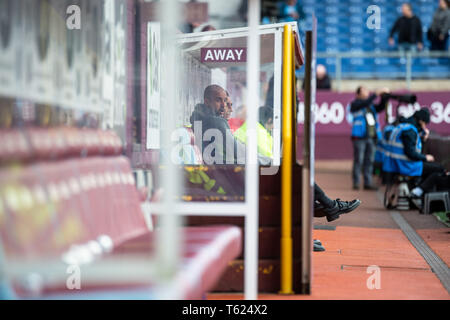Burnley, Großbritannien. 28. April 2019. Pep Guardiola, Manager von Manchester City vor der Premier League Match zwischen Burnley und Manchester City im Turf Moor, Burnley am Sonntag, den 28. April 2019. Nur die redaktionelle Nutzung, eine Lizenz für die gewerbliche Nutzung erforderlich. Keine Verwendung in Wetten, Spiele oder einer einzelnen Verein/Liga/player Publikationen. Foto darf nur für Zeitung und/oder Zeitschrift redaktionelle Zwecke verwendet werden. Credit: MI Nachrichten & Sport/Alamy leben Nachrichten Stockfoto