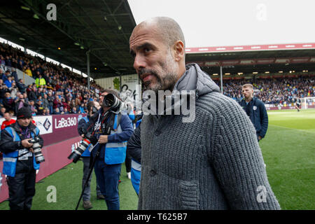 Burnley, Großbritannien. 28 Apr, 2019. Manchester City Manager Pep Guardiola vor dem Premier League Match zwischen Burnley und Manchester City im Turf Moor am 28. April 2019. Credit: PHC Images/Alamy leben Nachrichten Stockfoto
