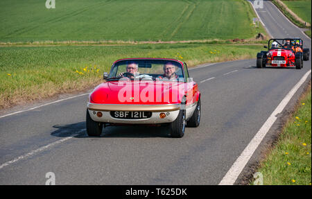 Im Osten der britischen Region Lothian. 28. April 2019. Oldtimer Tour: North Berwick Rotary Club hält seine 3. Rallye mit 65 klassischen Autos eingetragen. Die Rallye Route ist von East Lothian und zurück durch die Scottish Borders, Geld für lokale Wohltätigkeitsorganisationen. Ein 1972 Lotus Elan Sprint cabrio Sportwagen Stockfoto