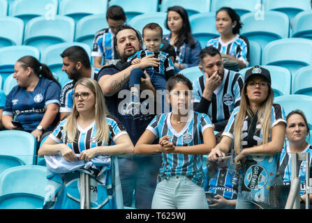 Porto Alegre, Brasilien. 28 Apr, 2019. Brasilianische A, Gremio x Santos-Torcida do Gremio im Spiel gegen Santos an der Arena tun Gremio für die brasilianische Meisterschaft ein 2019. Foto: jeferson Guareze/AGIF AGIF/Alamy Credit: Live-Nachrichten Stockfoto