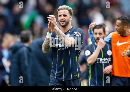 Burnley, Großbritannien. 28 Apr, 2019. Kyle Wanderer von Manchester City Manchester City feiert nach der Premier League Match zwischen Burnley und Manchester City im Turf Moor am 28. April 2019. Credit: PHC Images/Alamy leben Nachrichten Stockfoto