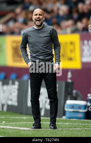 Burnley, Großbritannien. 28 Apr, 2019. Manchester City Manager Pep Guardiola beim Premier League Spiel zwischen Burnley und Manchester City im Turf Moor am 28. April 2019. Credit: PHC Images/Alamy leben Nachrichten Stockfoto