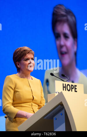 Edinburgh, Schottland, Großbritannien. 28. April 2019. Tag 2 Von dir Scottish National Party (SNP) Frühjahrstagung der EICC in Edinburgh stattfindet. Abgebildet; SNP Parteichef und Premierminister von Schottland Nicola Sturgeon MSP macht Adresse den Delegierten auf der Konferenz Credit: Iain Masterton/Alamy leben Nachrichten Stockfoto