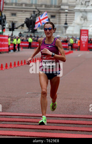 London, Großbritannien. 28. April 2019. Sinead Taucher während der Virgin Money London Marathon am Sonntag, den 28. April 2019. Credit: MI Nachrichten & Sport/Alamy leben Nachrichten Stockfoto