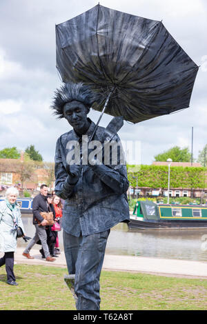 Stratford-upon-Avon, Großbritannien. 28. April 2019. Sturm, Niederländisch. Der letzte Tag der U K 2. lebende Statue Wettbewerb in Bancroft Gärten, die über das Wochenende gehalten worden ist, als Teil des Shakespeare 455th Geburtstag feiern eine einzigartige Veranstaltung einige der besten Künstler. Credit: Keith J Smith./Alamy leben Nachrichten Stockfoto