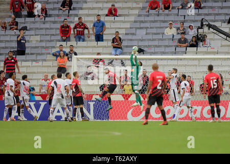 Curitiba, Brasilien. 28 Apr, 2019. Torhüter Alexander während Atlético x Vasco. Gleiches gilt für die erste Runde der brasilianischen Meisterschaft 2019. Arena da baixada. Curitiba, PR. Credit: Reinaldo Reginato/FotoArena/Alamy leben Nachrichten Stockfoto