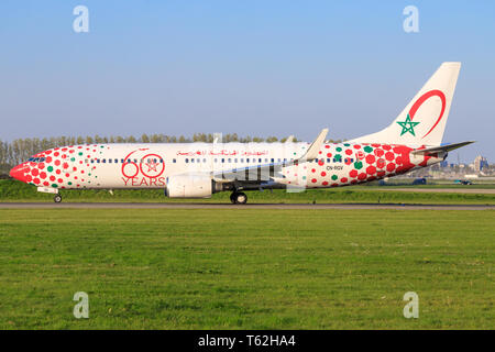 Amsterdam/Niederlande Mai 01, 2019: Boeing 737 form Air Maroc auf dem Amsterdamer Flughafen Stockfoto