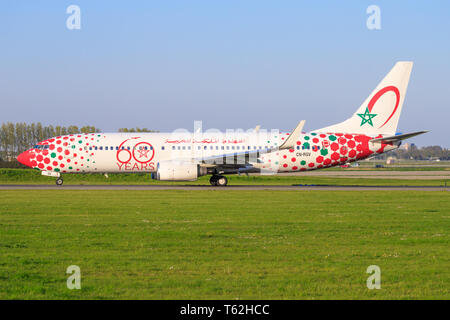 Amsterdam/Niederlande Mai 01, 2019: Boeing 737 form Air Maroc auf dem Amsterdamer Flughafen Stockfoto