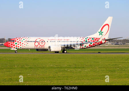 Amsterdam/Niederlande Mai 01, 2019: Boeing 737 form Air Maroc auf dem Amsterdamer Flughafen Stockfoto