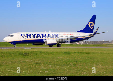 Amsterdam/Niederlande Mai 01, 2019: Boeing 737 von Ryanair auf dem Flughafen Amsterdam Stockfoto