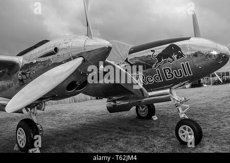 Ein 1944 ockheed P-38 Lightning auf Static Display in Goodwood Revival 2017 Stockfoto