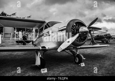 Ein 1937 Beech D 17 S-Staggerwing auf Static Display in Goodwood Revival 2017 Stockfoto