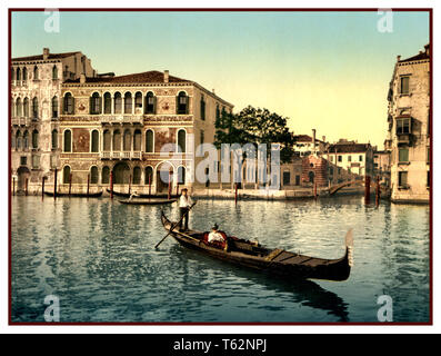 Jahrgang 1890, Venedig Photochrom Da Mula Palace Grand Canal mit Gondel und weibliche Besucher im Vordergrund Stockfoto