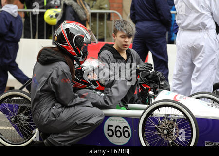 Greenpower Electric Car Racing zu Kingston upon Hull Straßen für die erste Straße Electric Car Rennen in Großbritannien am 28. April 2019 kommen Stockfoto