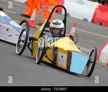 Greenpower Electric Car Racing zu Kingston upon Hull Straßen für die erste Straße Electric Car Rennen in Großbritannien am 28. April 2019 kommen Stockfoto