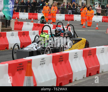 Greenpower Electric Car Racing zu Kingston upon Hull Straßen für die erste Straße Electric Car Rennen in Großbritannien am 28. April 2019 kommen Stockfoto