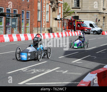 Greenpower Electric Car Racing zu Kingston upon Hull Straßen für die erste Straße Electric Car Rennen in Großbritannien am 28. April 2019 kommen Stockfoto