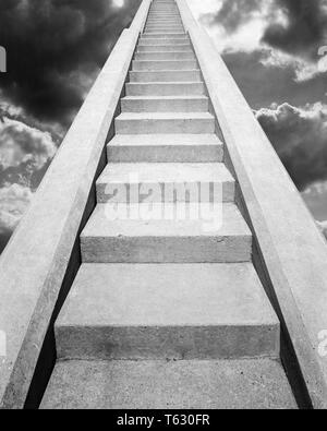 Anzeigen AN DER UNTERSEITE DER SATZ VON BETON TREPPE, DIE NACH OBEN IN DEN WOLKEN IN DEN HIMMEL IM HIMMEL-s 14723 e HAR 001 HARS SIEG HIMMEL WAHL COMPOSITE AUSSEN NIEDRIGEN WINKEL TREPPE RICHTUNG HIMMEL OBEN TREPPENHAUS TREPPENHAUS KONZEPT VERBINDUNG KONZEPTIONELLER STILL LIFE PARADISE STEILEN STILVOLLE GLÄUBIGEN SYMBOLISCHE KONZEPTE GLAUBEN WACHSTUM IDEEN SUCHEN NACH BELOHNUNG GLAUBE SCHWARZE UND WEISSE KONKRETE HAR 001 ALTMODISCHE DARSTELLUNG Stockfoto