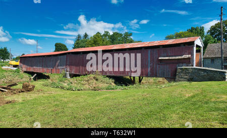 Amish Covered Bridge in schlechtem Zustand Stockfoto