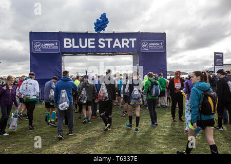 2019 Virgin Money London Marathon, über 40.000 Läufer nahmen an den Marathon in London an diesem Wochenende ab Greenwich Fertigung auf Pall Mall. Stockfoto