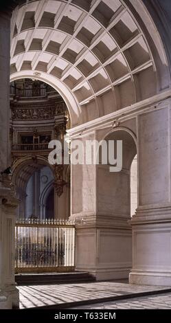 ACCESO A LA CAPILLA MAYOR DESDE LA BOVEDA GIROLA-DE CASETONES - SIGLO XVI. Autor: DIEGO DE SILOE. Lage: CATEDRAL - Interieur. GRANADA. Spanien. Stockfoto