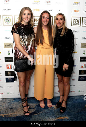 Von Arsenal Lea Williamson (links), Lisa Evans, und Jordanien Knobbs (rechts) während der 2019 PFA Auszeichnungen im Grosvenor House Hotel, London. Stockfoto