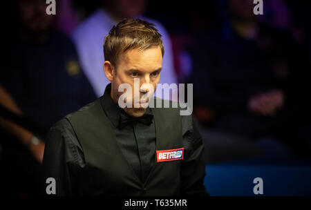 Ali Carter bei Tag neun Der2019 Betfred Weltmeisterschaft an den Tiegel, Sheffield. Stockfoto