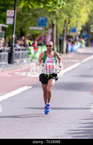 28 April 2019 - London Marathon Algerien Athlet Stockfoto