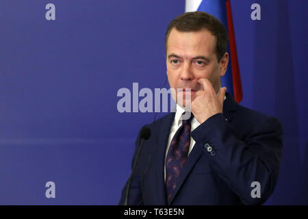 Sofia, Bulgarien - 4. März, 2019: Der russische Ministerpräsident Dimitri Medwedew zu einer Pressekonferenz ein, nimmt nach einem Treffen mit seinem bulgarischen Pendant. Stockfoto