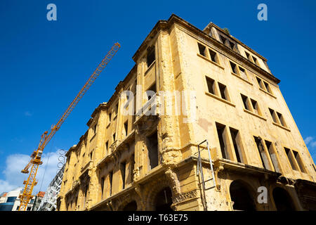 Stadtbild von Beirut, Libanon während des Tages. Ein Gebäude mit gun Schüsse auf seine Fassade. Stockfoto