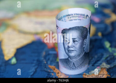 Yuan auf der Karte von Südostasien und Indonesien. Konzept für die chinesische und asiatische Wirtschaft, Tourismus, Investitionen und Handel Stockfoto