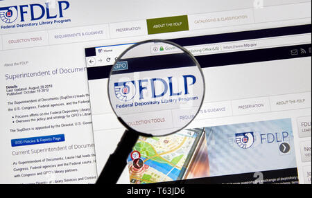 MONTREAL, KANADA - 24 April 2019: FDLP USA Regierung home page unter der Lupe. Bund Depository Library Program FDLP ist ein US-Regierung p Stockfoto