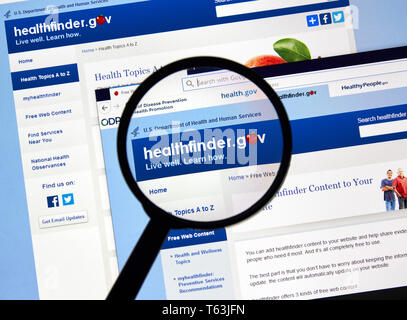 MONTREAL, KANADA - 24 April 2019: Healthfinder.gov USA Regierung home page unter der Lupe. Stockfoto