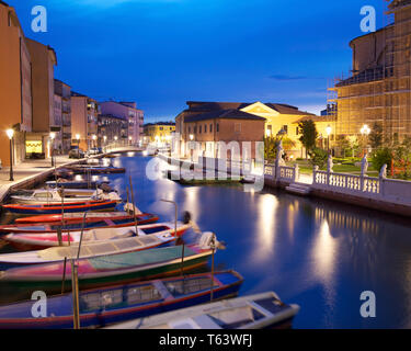 Boote im Kanal Perotolo, Chioggia, Venedig, Italien Stockfoto