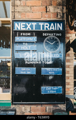 Sheringham, Großbritannien - 21 April, 2019 nächster Bahnhof: Ankündigung für den Mohn Linie Zug, auch als die North Norfolk Eisenbahn, ein Erbe Steam Railway t bekannt Stockfoto