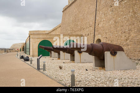 Intramural: Detailansicht auf riesigen Kanone von Fort St. Elmo. Valetta, Valetta, Malta, Europa. Stockfoto