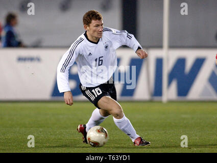 Iberostar Estadi (Son Moix), Palma de Mallorca, Spanien, 12.2.2003, Fußball: Internationale freundlich Spanien (rot) gegen Deutschland (weiss) 3:1------- Paul Freier (GER) Stockfoto