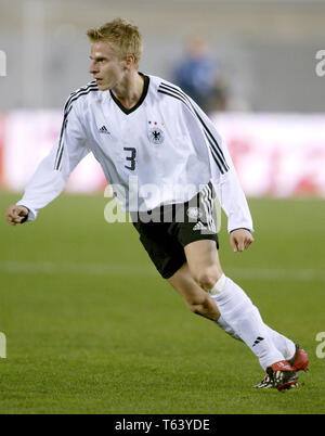 Iberostar Estadi (Son Moix), Palma de Mallorca, Spanien, 12.2.2003, Fußball: Internationale freundlich Spanien (rot) gegen Deutschland (weiss) 3:1------- Tobias Rau (GER) Stockfoto