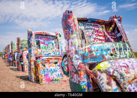 Cadillac Ranch ist eine Kunst im öffentlichen Raum Installation und Skulptur auf alte US-Route 66 in Amarillo, Texas, USA Stockfoto