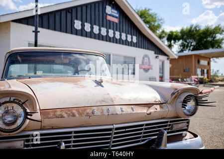 Die halbsumme Café ist ein Restaurant, Souvenir- und Antique Shop Über uns Route 66 in Adrian, Texas, USA Stockfoto