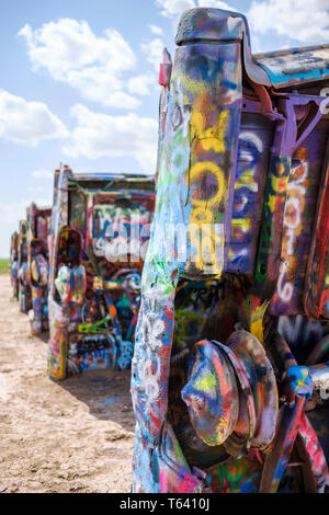 Cadillac Ranch ist eine Kunst im öffentlichen Raum Installation und Skulptur auf alte US-Route 66 in Amarillo, Texas, USA Stockfoto