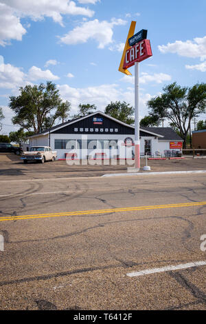 Die halbsumme Café ist ein Restaurant, Souvenir- und Antique Shop Über uns Route 66 in Adrian, Texas, USA Stockfoto