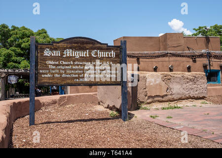 San Miguel Kirche, die älteste Kirche in den USA, ist in Santa Fe, New Mexico Stockfoto