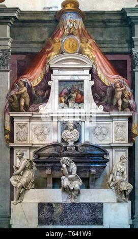 Michelangelo's Grab. Basilica della Santa Croce (Basilika des Heiligen Kreuzes) Florenz, Italien Stockfoto